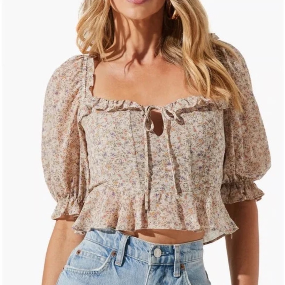 Astr the Label half sleeve back cut out top in taupe